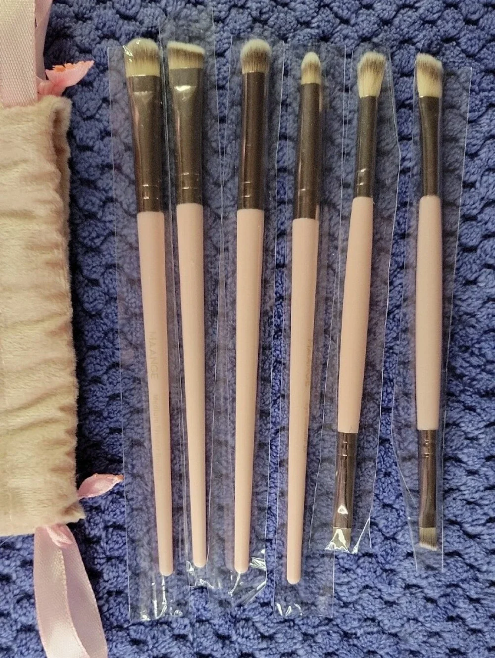 NWOT Pink Makeup Brush Set with Velvet Drawstring Pouch Full Face & Eye Kit